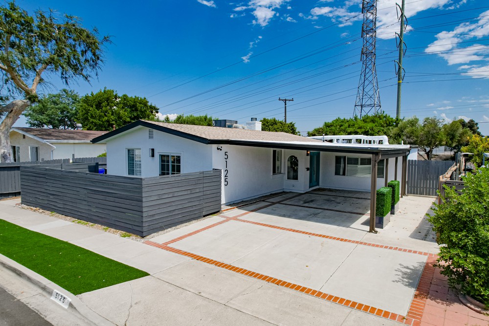 Virtual tour photo 11 of 52 for 5125 Dawne St