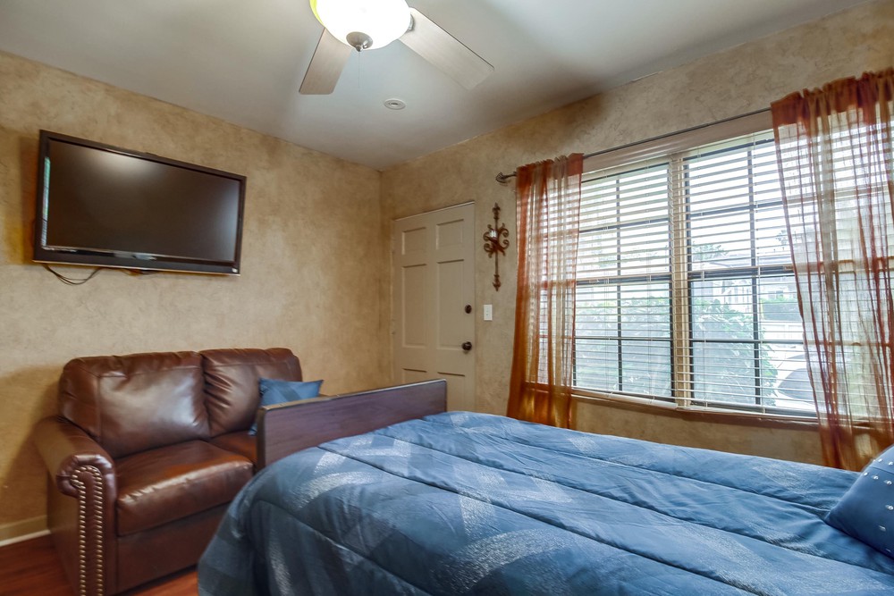 Virtual tour photo 27 of 48 for 5126 Bayard St