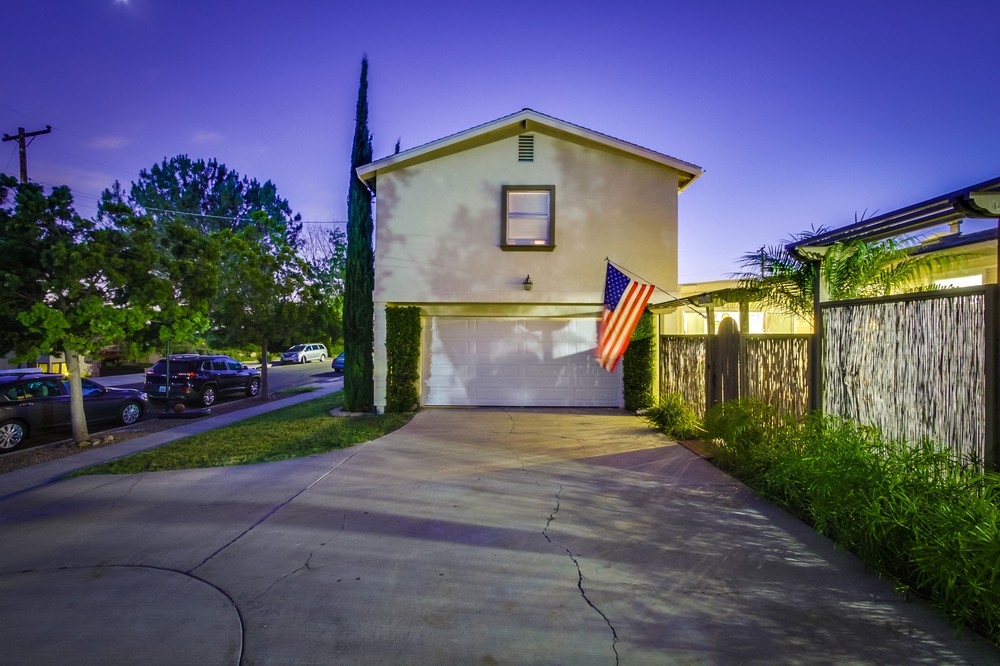 Virtual tour photo 3 of 52 for 5128 Manhasset Drive