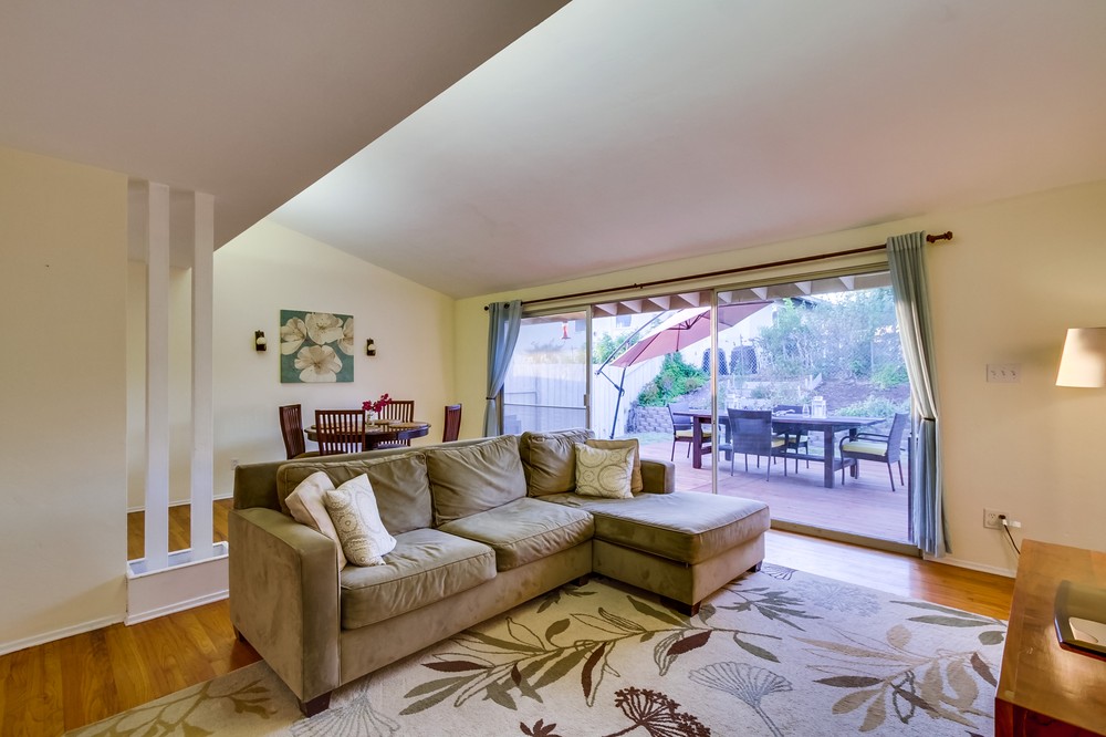 Virtual tour photo 10 of 52 for 5128 Manhasset Drive