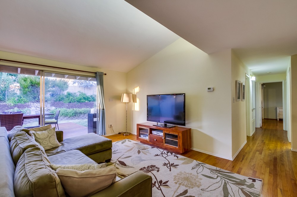 Virtual tour photo 13 of 52 for 5128 Manhasset Drive
