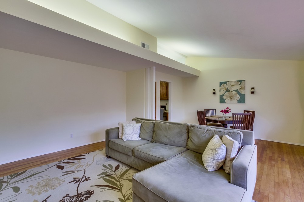 Virtual tour photo 14 of 52 for 5128 Manhasset Drive