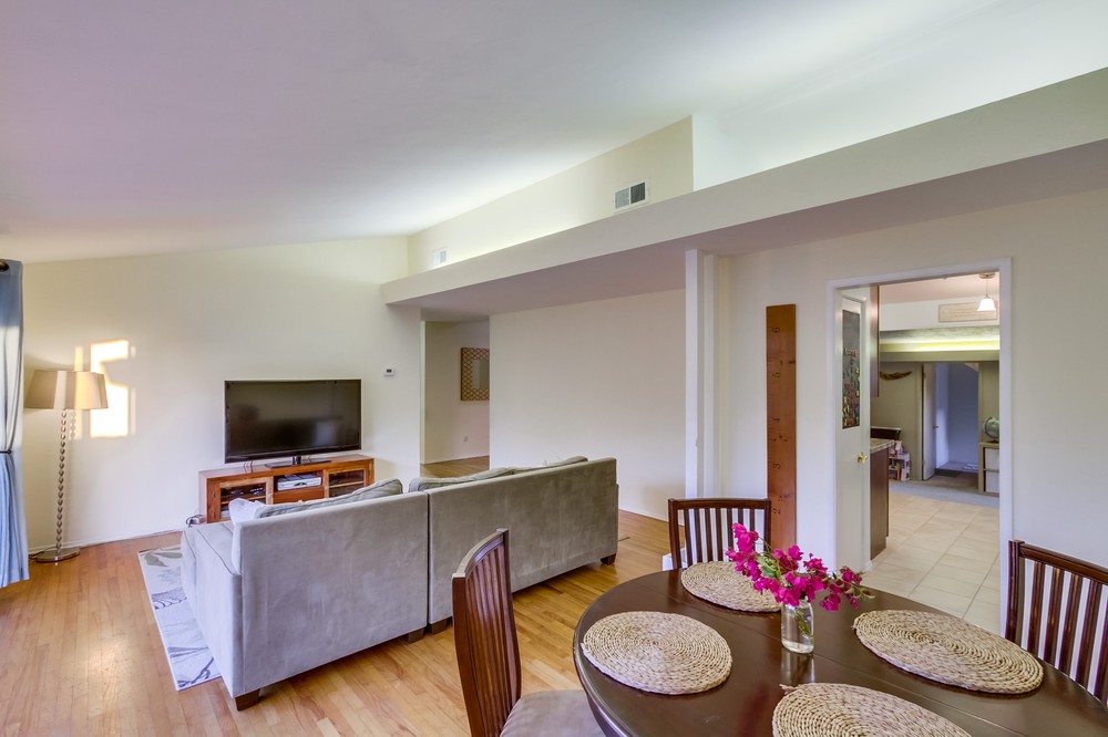 Virtual tour photo 16 of 52 for 5128 Manhasset Drive