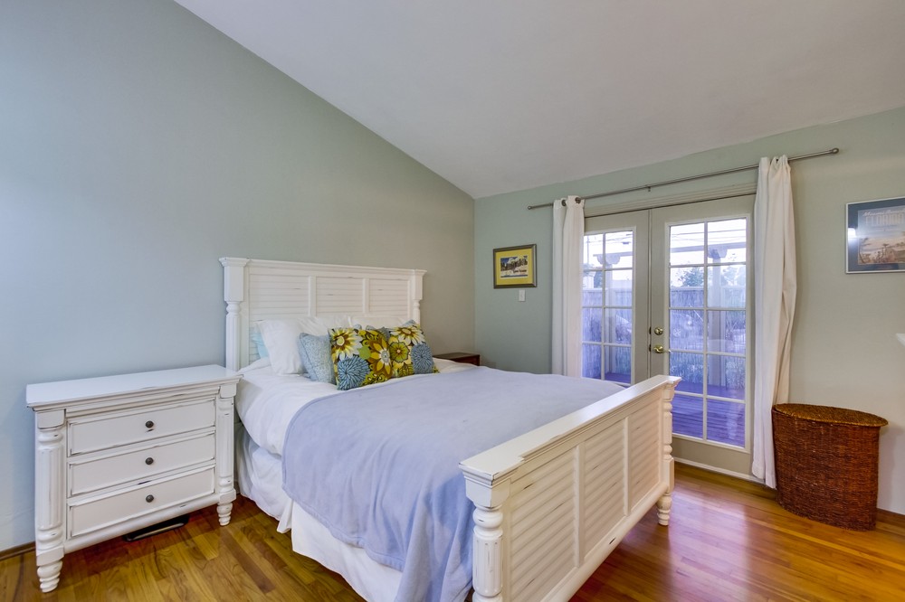 Virtual tour photo 29 of 52 for 5128 Manhasset Drive