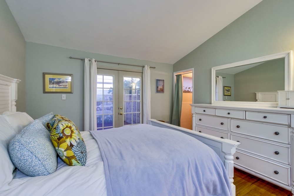 Virtual tour photo 30 of 52 for 5128 Manhasset Drive