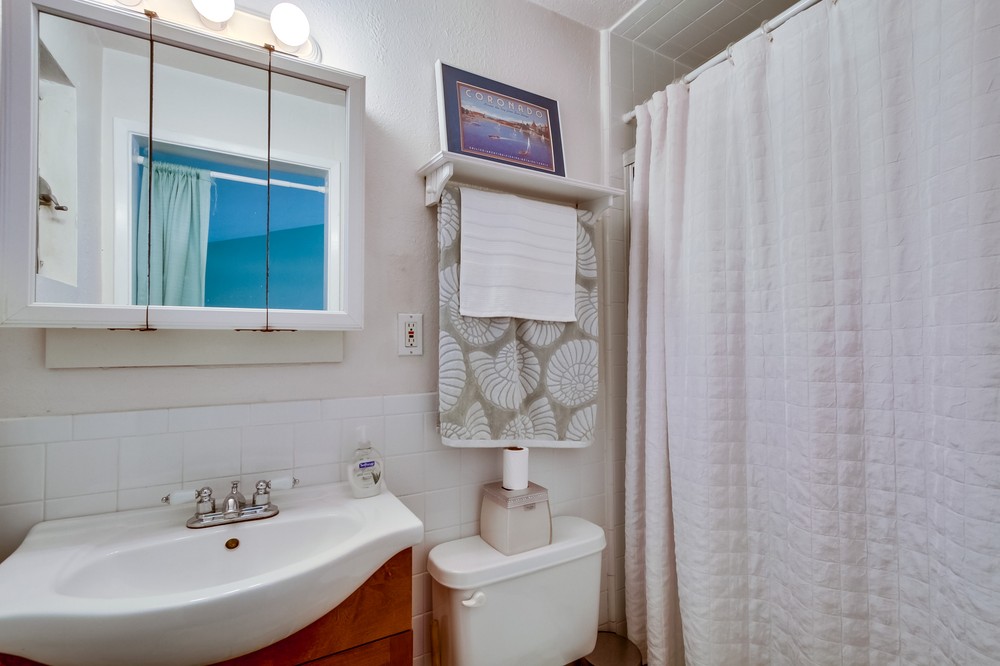 Virtual tour photo 33 of 52 for 5128 Manhasset Drive