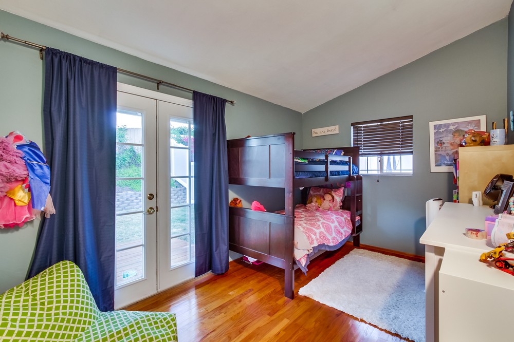 Virtual tour photo 36 of 52 for 5128 Manhasset Drive