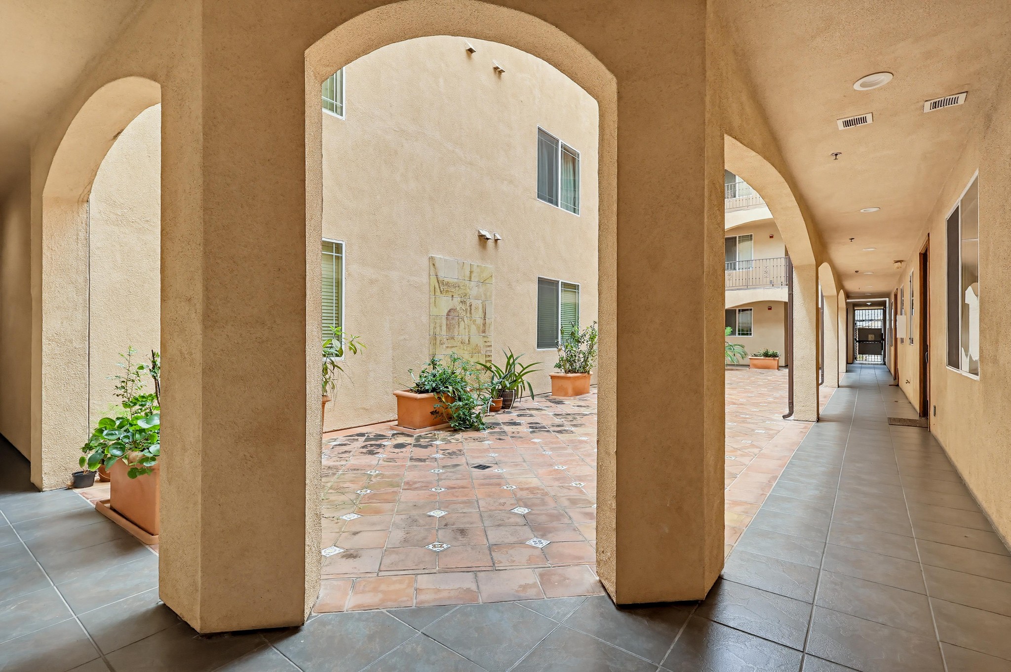 Virtual tour photo 5 of 70 for 5132 W Maplewood Ave APT 202