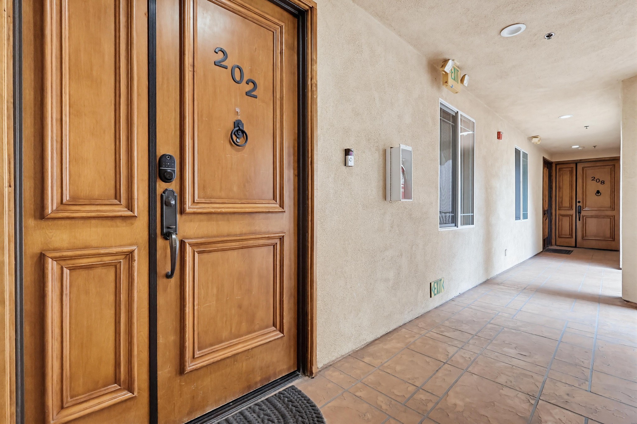 Virtual tour photo 13 of 70 for 5132 W Maplewood Ave APT 202