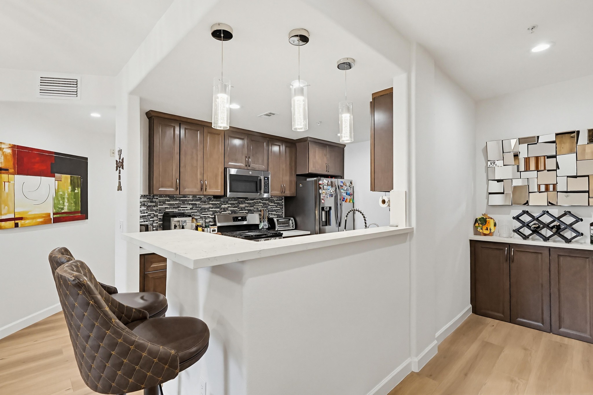 Virtual tour photo 17 of 70 for 5132 W Maplewood Ave APT 202