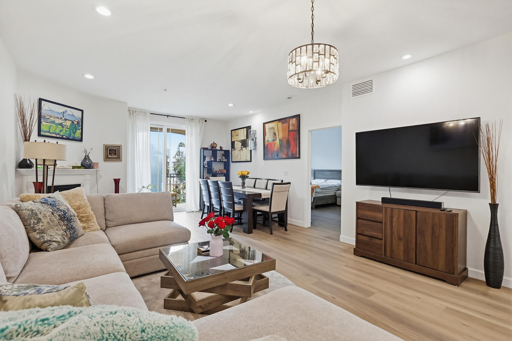 Virtual tour photo 18 of 70 for 5132 W Maplewood Ave APT 202