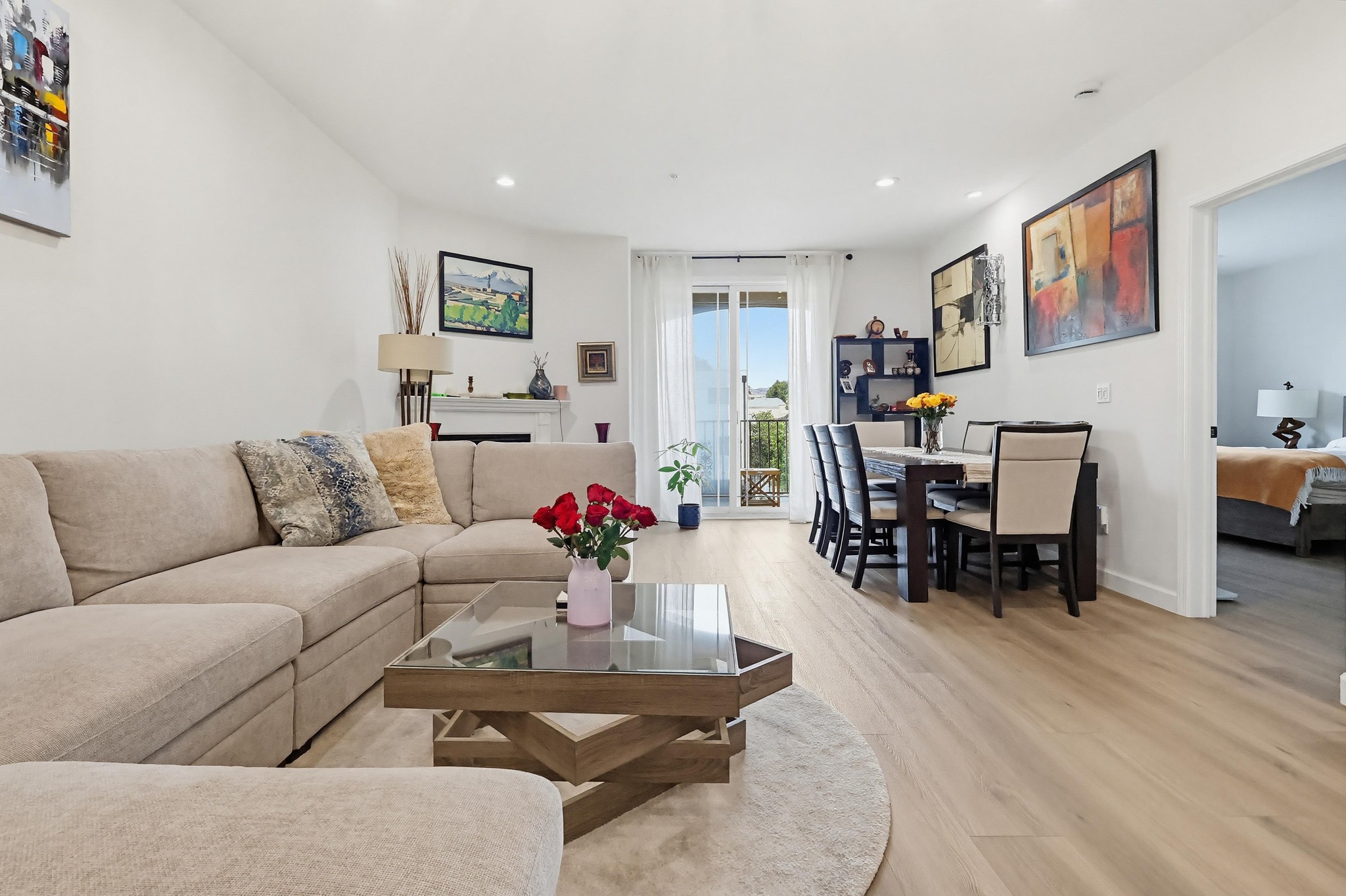 Virtual tour photo 19 of 70 for 5132 W Maplewood Ave APT 202