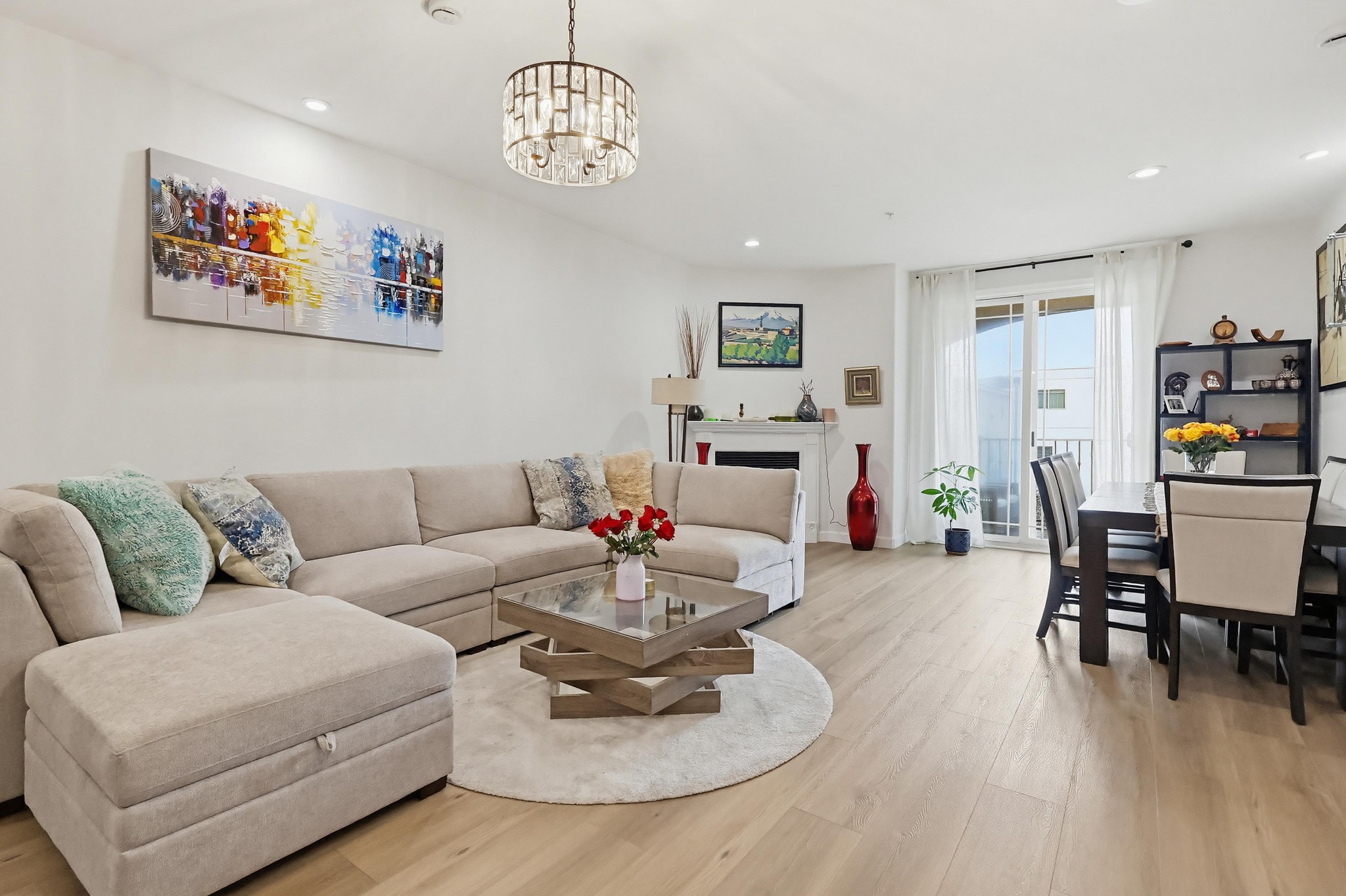 Virtual tour photo 20 of 70 for 5132 W Maplewood Ave APT 202