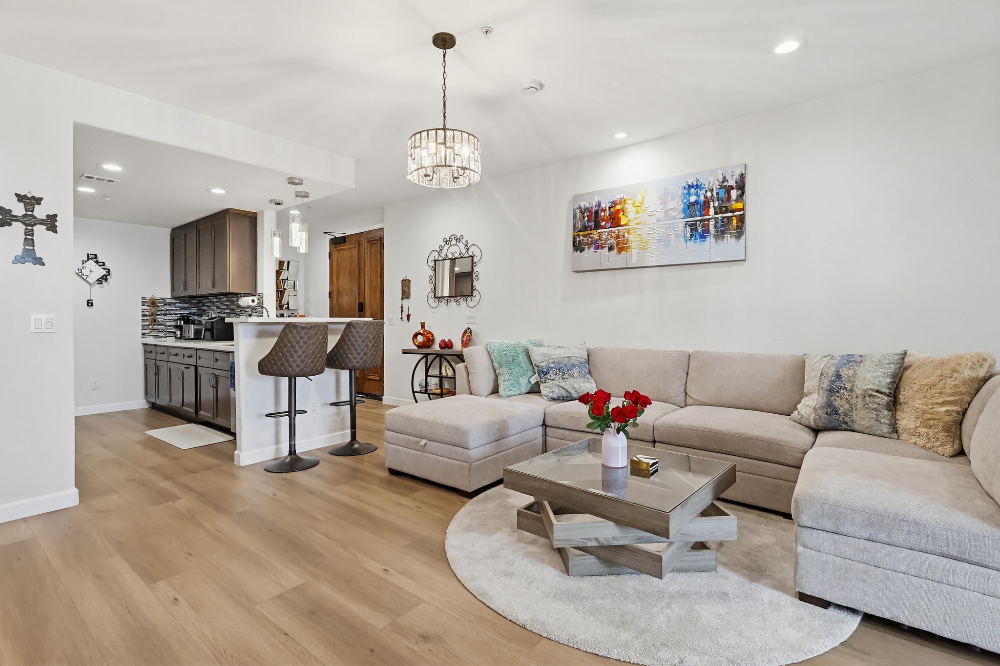 Virtual tour photo 21 of 70 for 5132 W Maplewood Ave APT 202