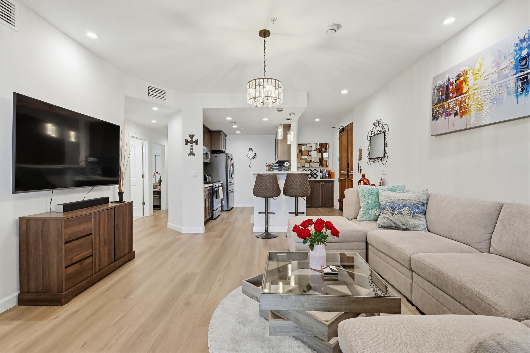 Virtual tour photo 22 of 70 for 5132 W Maplewood Ave APT 202