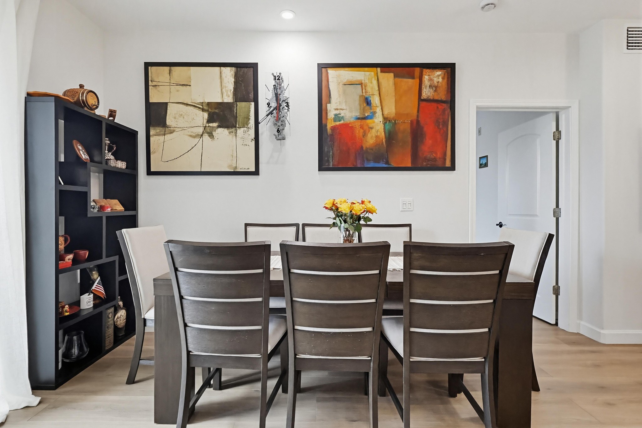 Virtual tour photo 26 of 70 for 5132 W Maplewood Ave APT 202
