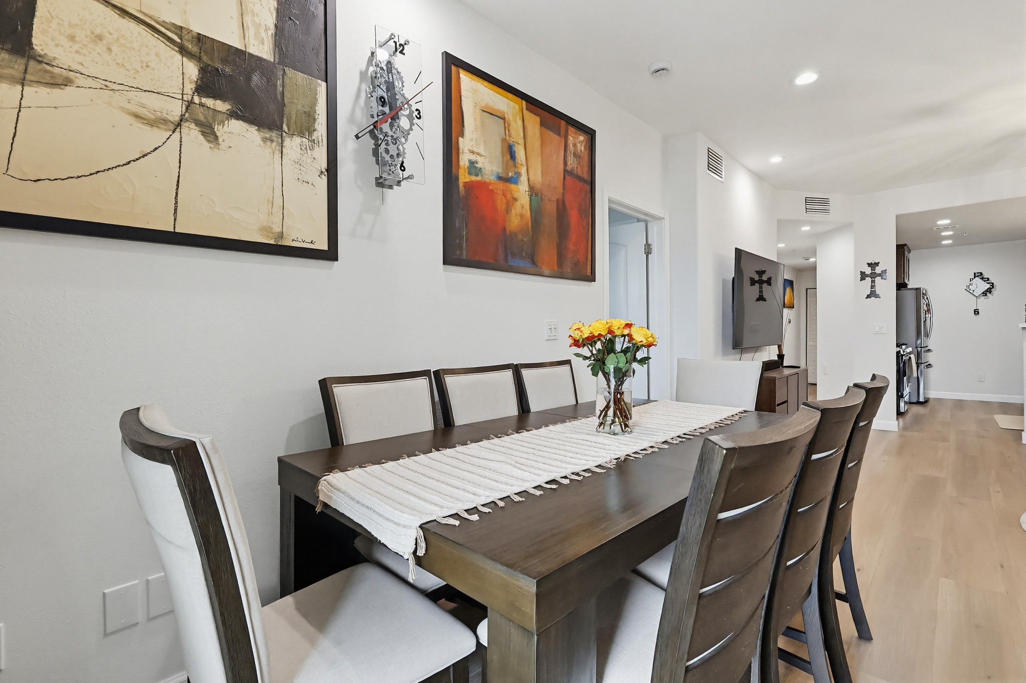 Virtual tour photo 27 of 70 for 5132 W Maplewood Ave APT 202
