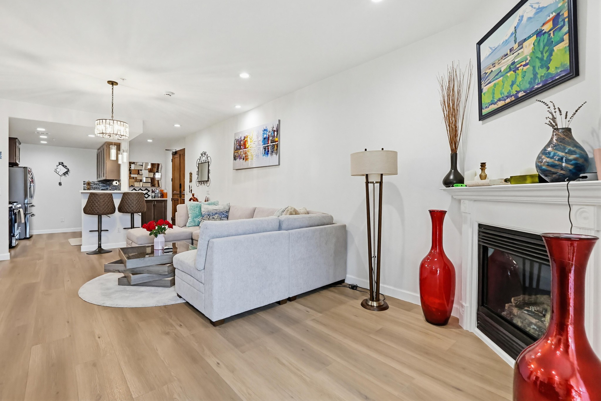 Virtual tour photo 29 of 70 for 5132 W Maplewood Ave APT 202