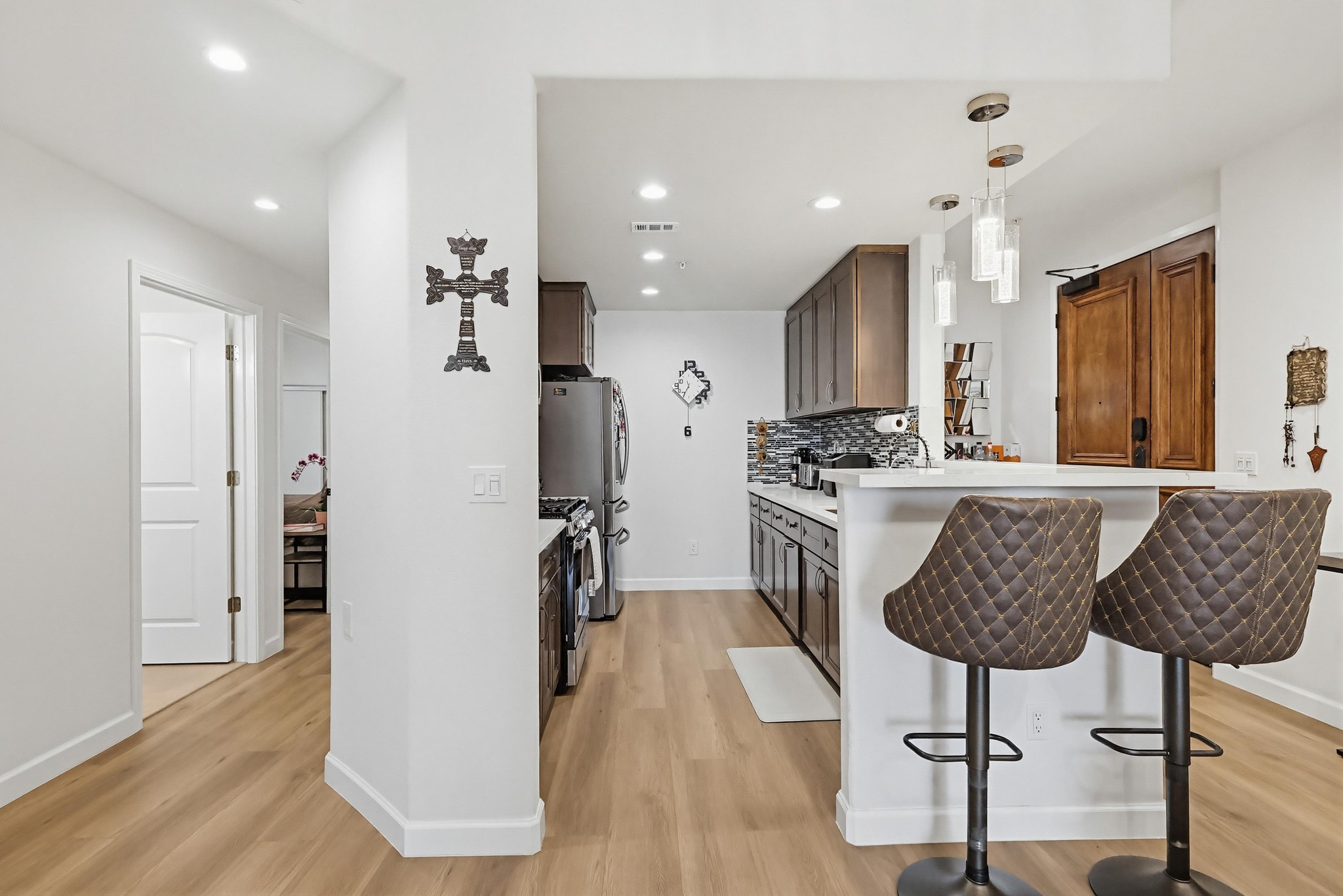 Virtual tour photo 30 of 70 for 5132 W Maplewood Ave APT 202