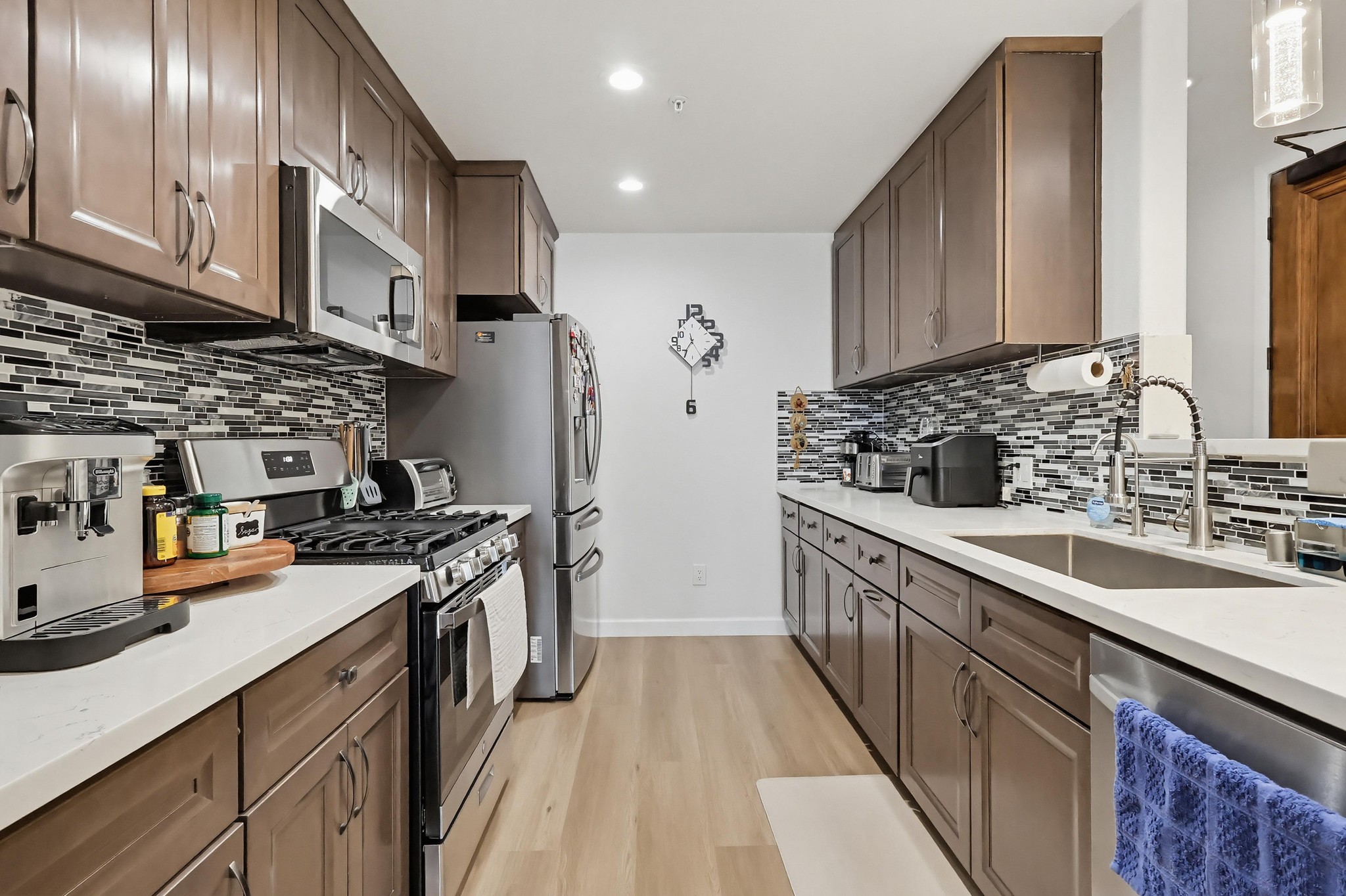 Virtual tour photo 32 of 70 for 5132 W Maplewood Ave APT 202