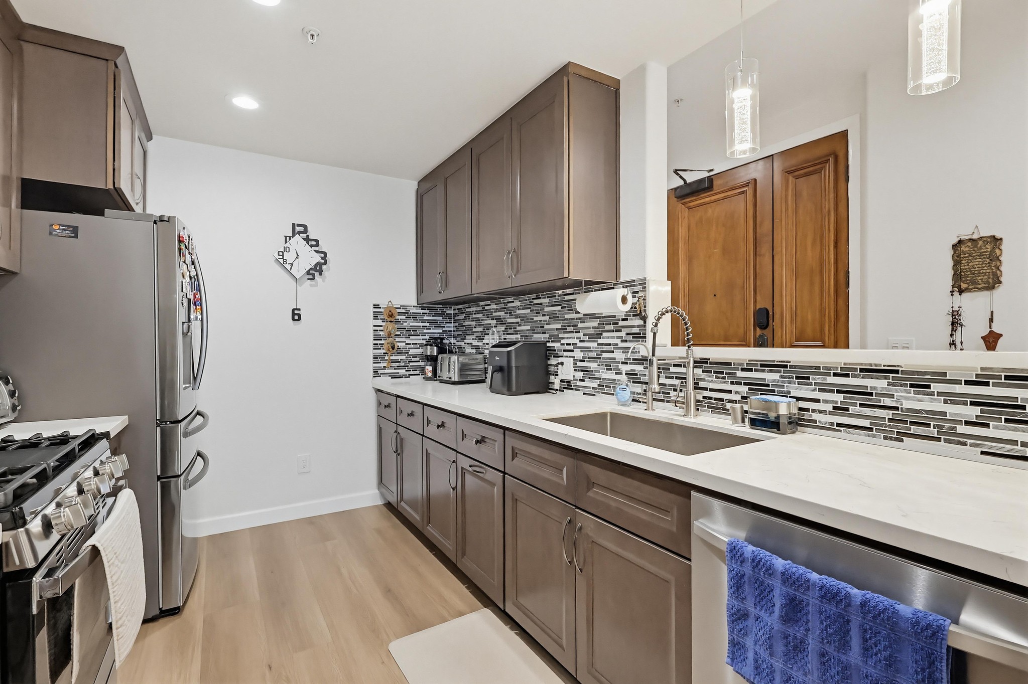 Virtual tour photo 33 of 70 for 5132 W Maplewood Ave APT 202