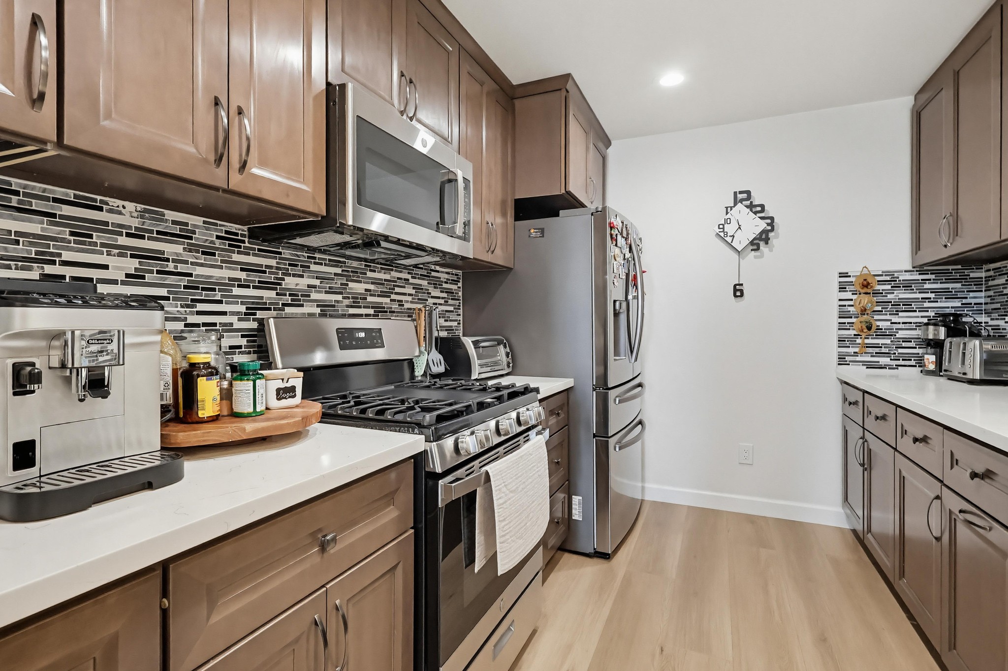 Virtual tour photo 34 of 70 for 5132 W Maplewood Ave APT 202