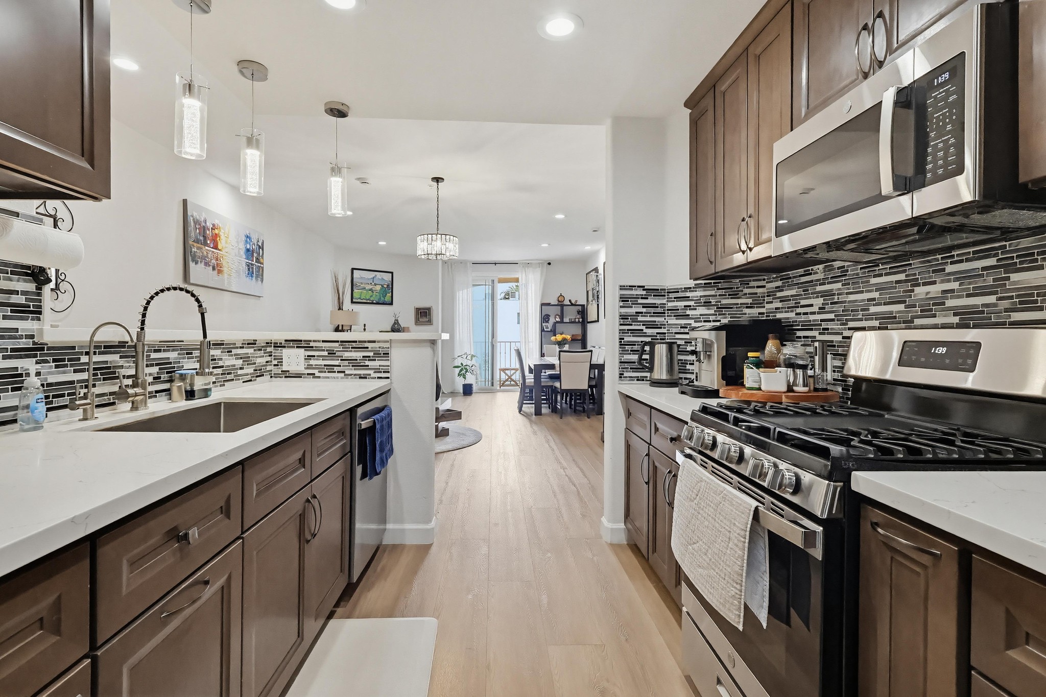Virtual tour photo 36 of 70 for 5132 W Maplewood Ave APT 202