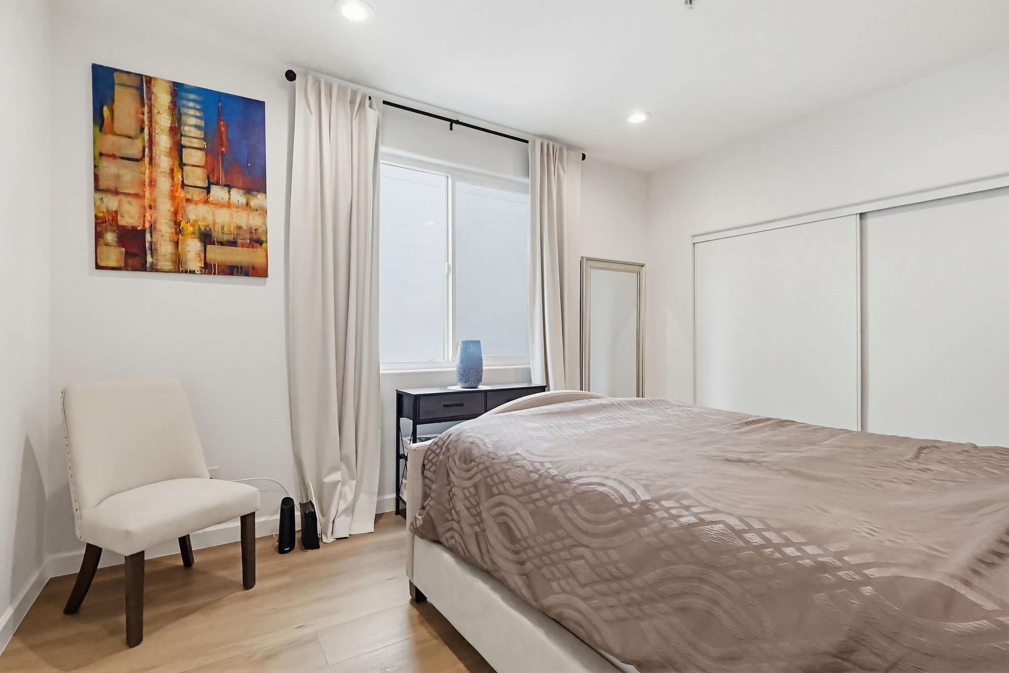 Virtual tour photo 37 of 70 for 5132 W Maplewood Ave APT 202