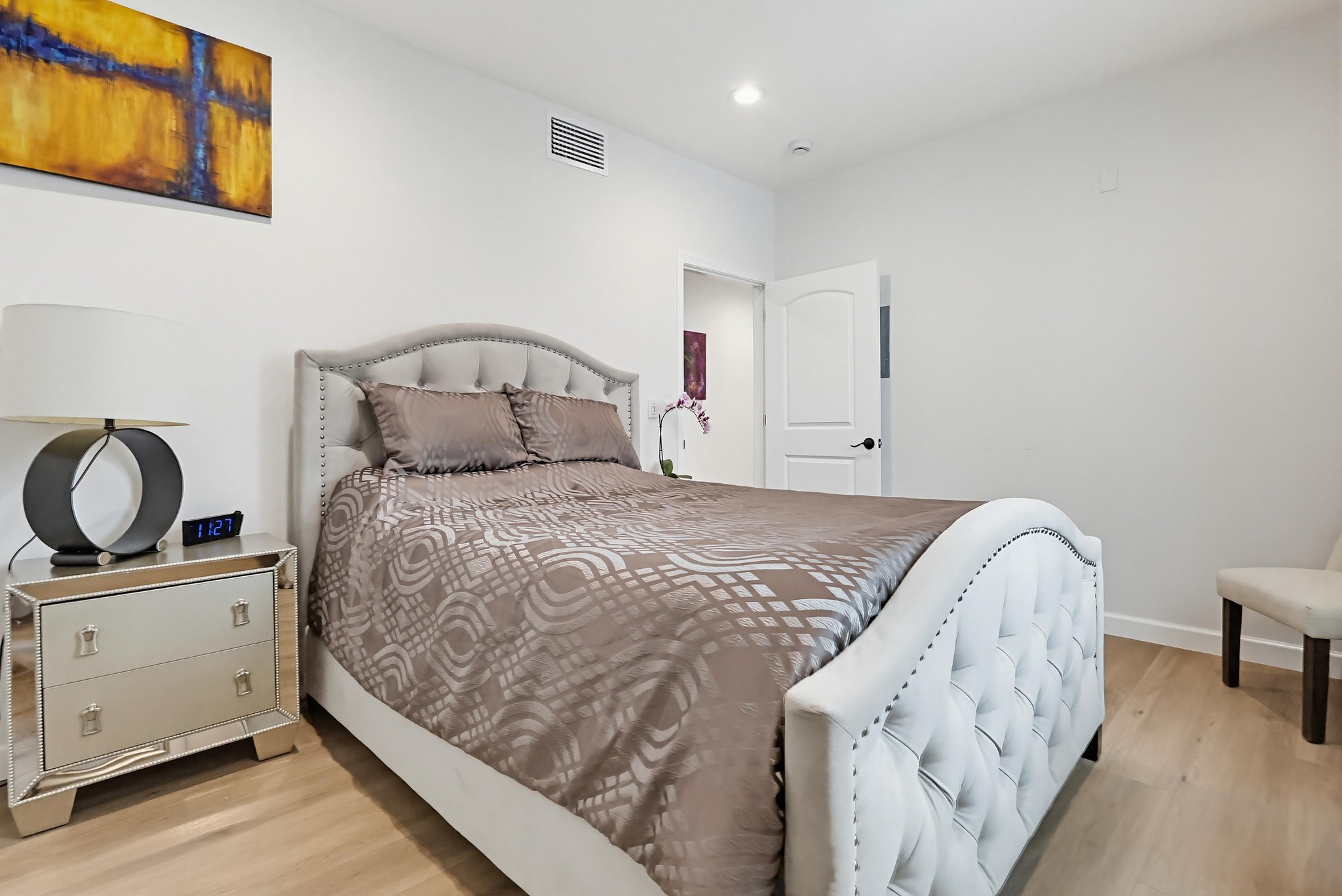 Virtual tour photo 39 of 70 for 5132 W Maplewood Ave APT 202