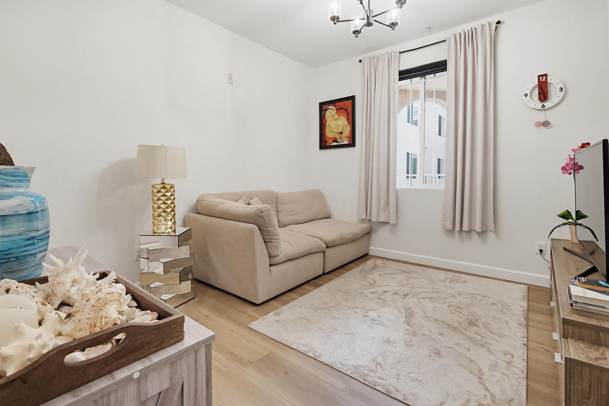 Virtual tour photo 43 of 70 for 5132 W Maplewood Ave APT 202