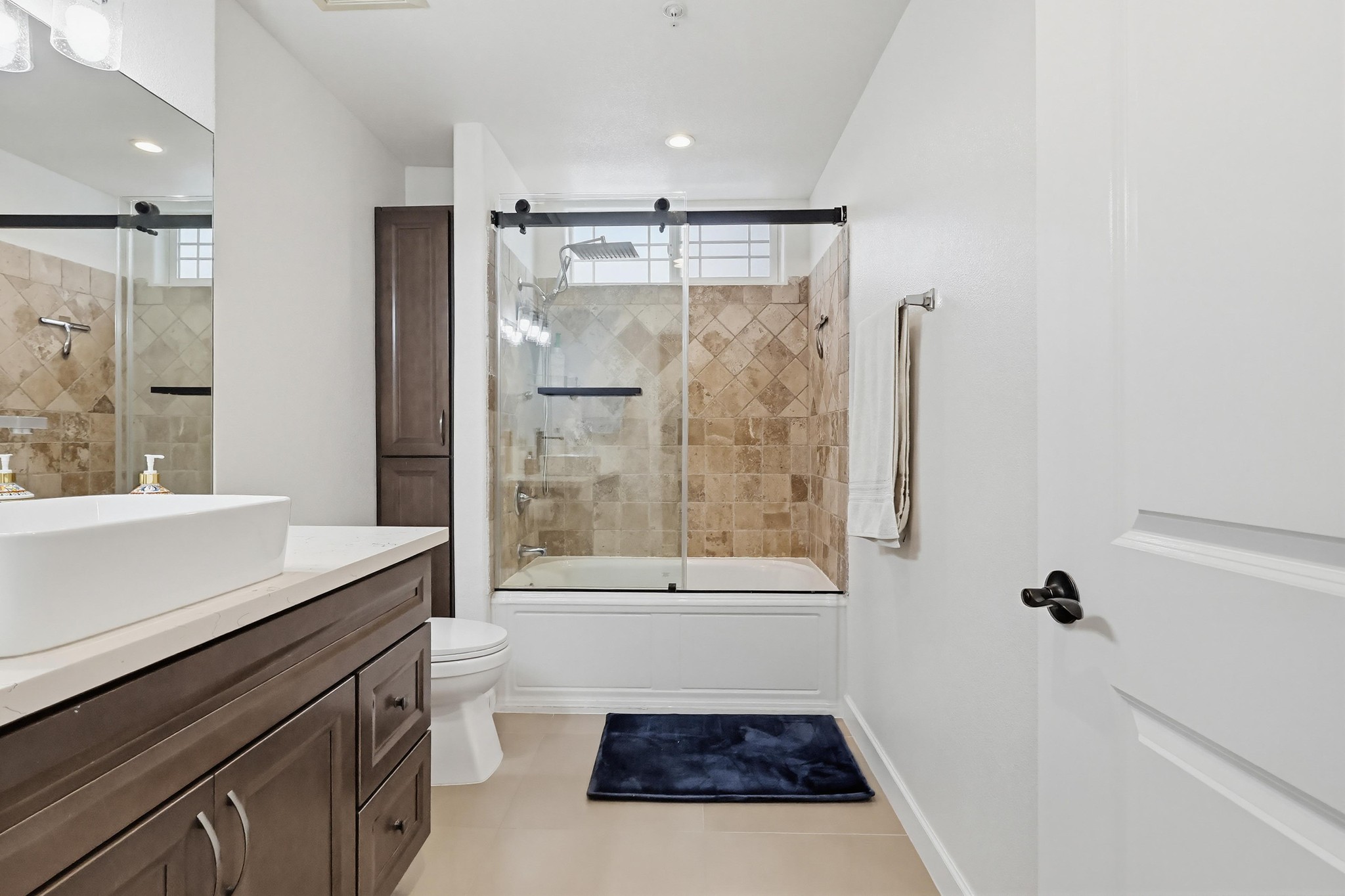 Virtual tour photo 47 of 70 for 5132 W Maplewood Ave APT 202