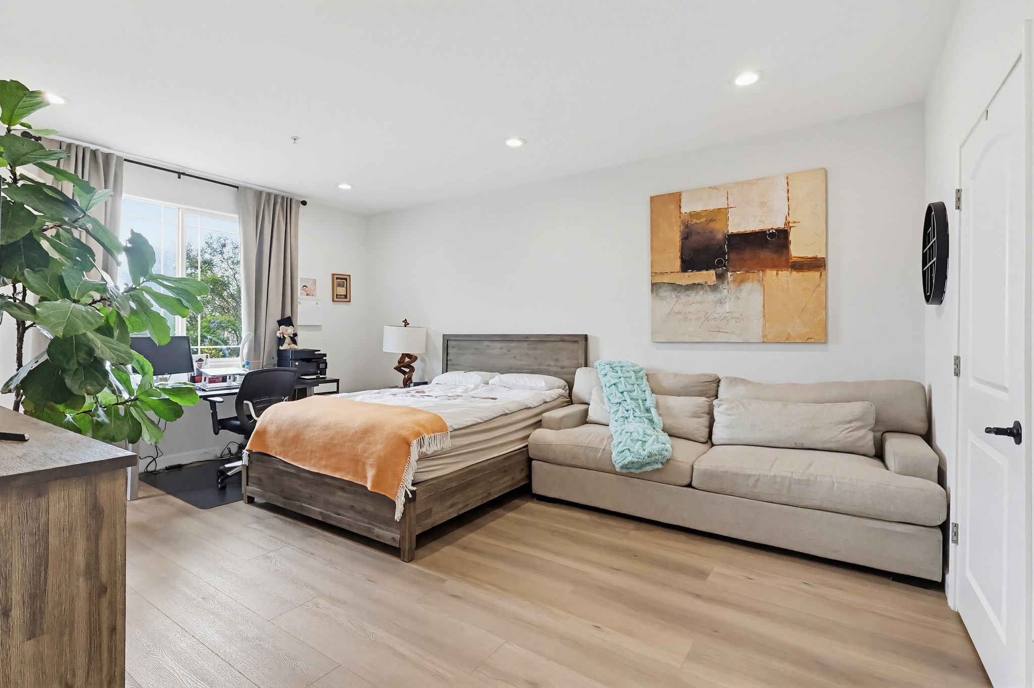 Virtual tour photo 49 of 70 for 5132 W Maplewood Ave APT 202