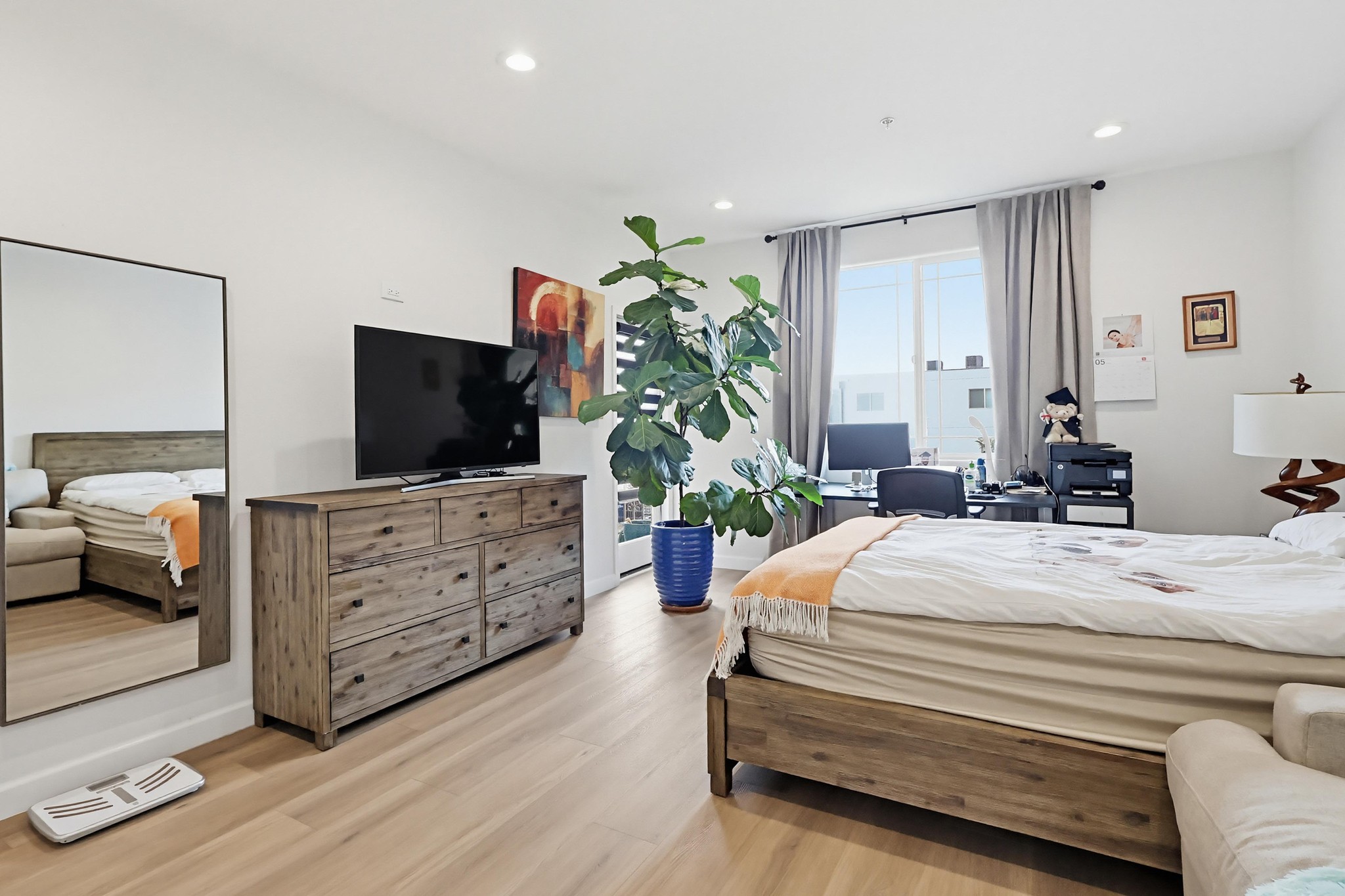 Virtual tour photo 50 of 70 for 5132 W Maplewood Ave APT 202