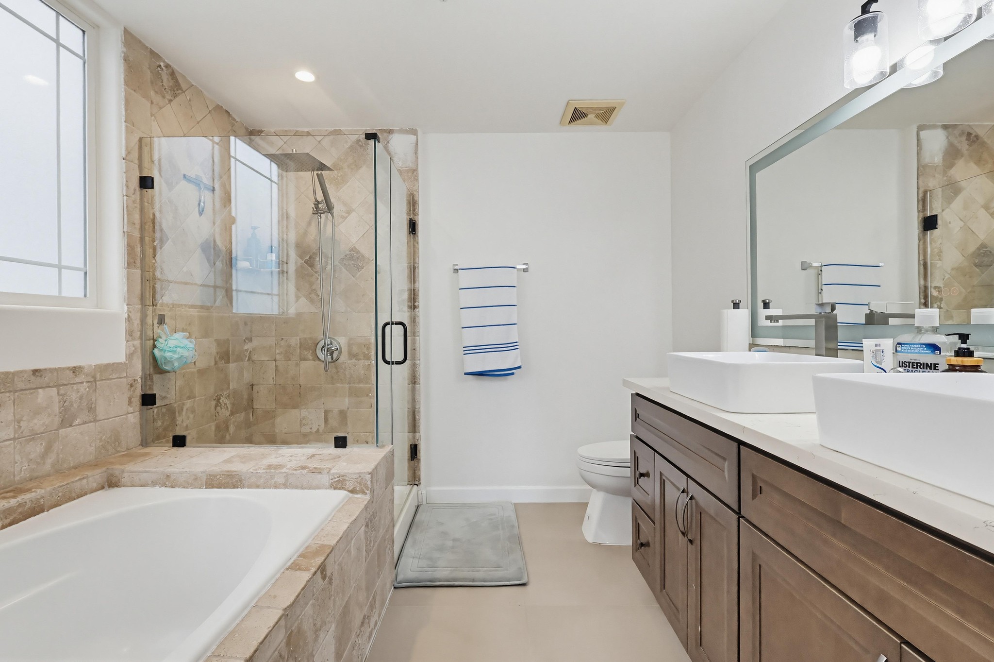 Virtual tour photo 53 of 70 for 5132 W Maplewood Ave APT 202
