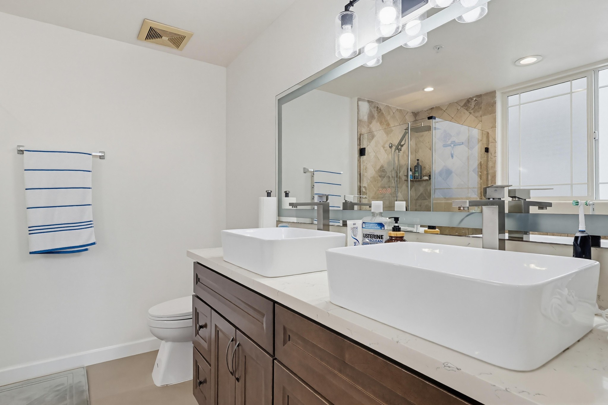 Virtual tour photo 54 of 70 for 5132 W Maplewood Ave APT 202