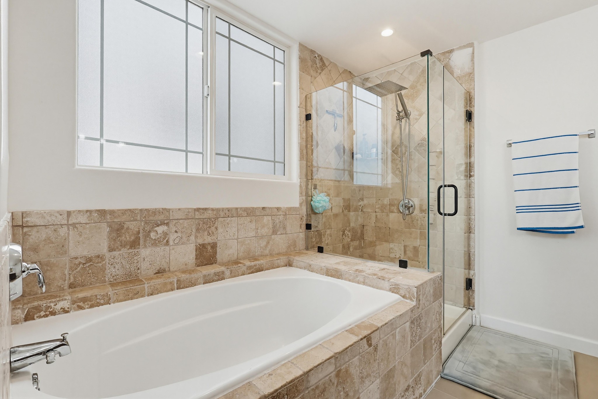 Virtual tour photo 55 of 70 for 5132 W Maplewood Ave APT 202