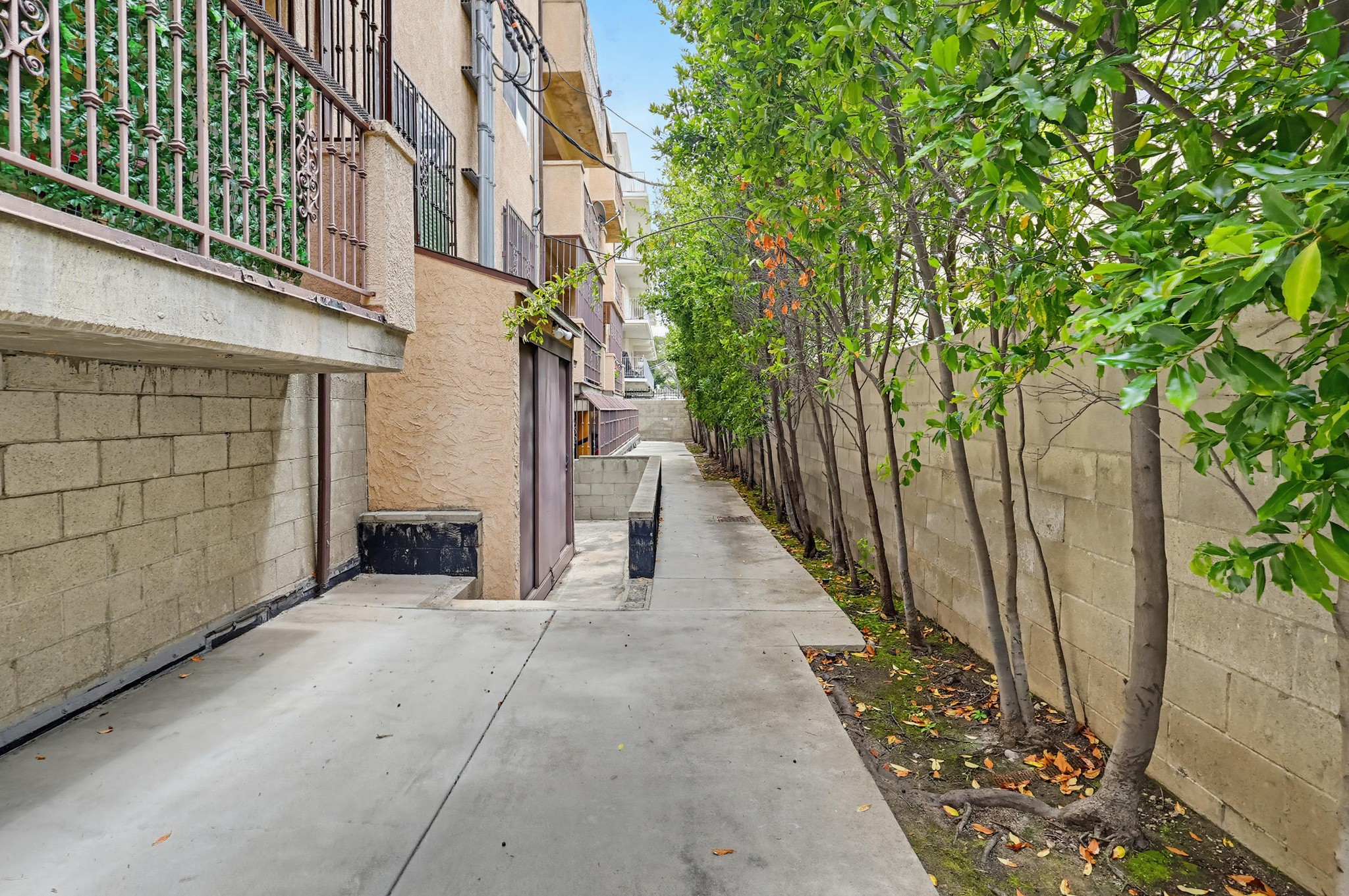 Virtual tour photo 63 of 70 for 5132 W Maplewood Ave APT 202