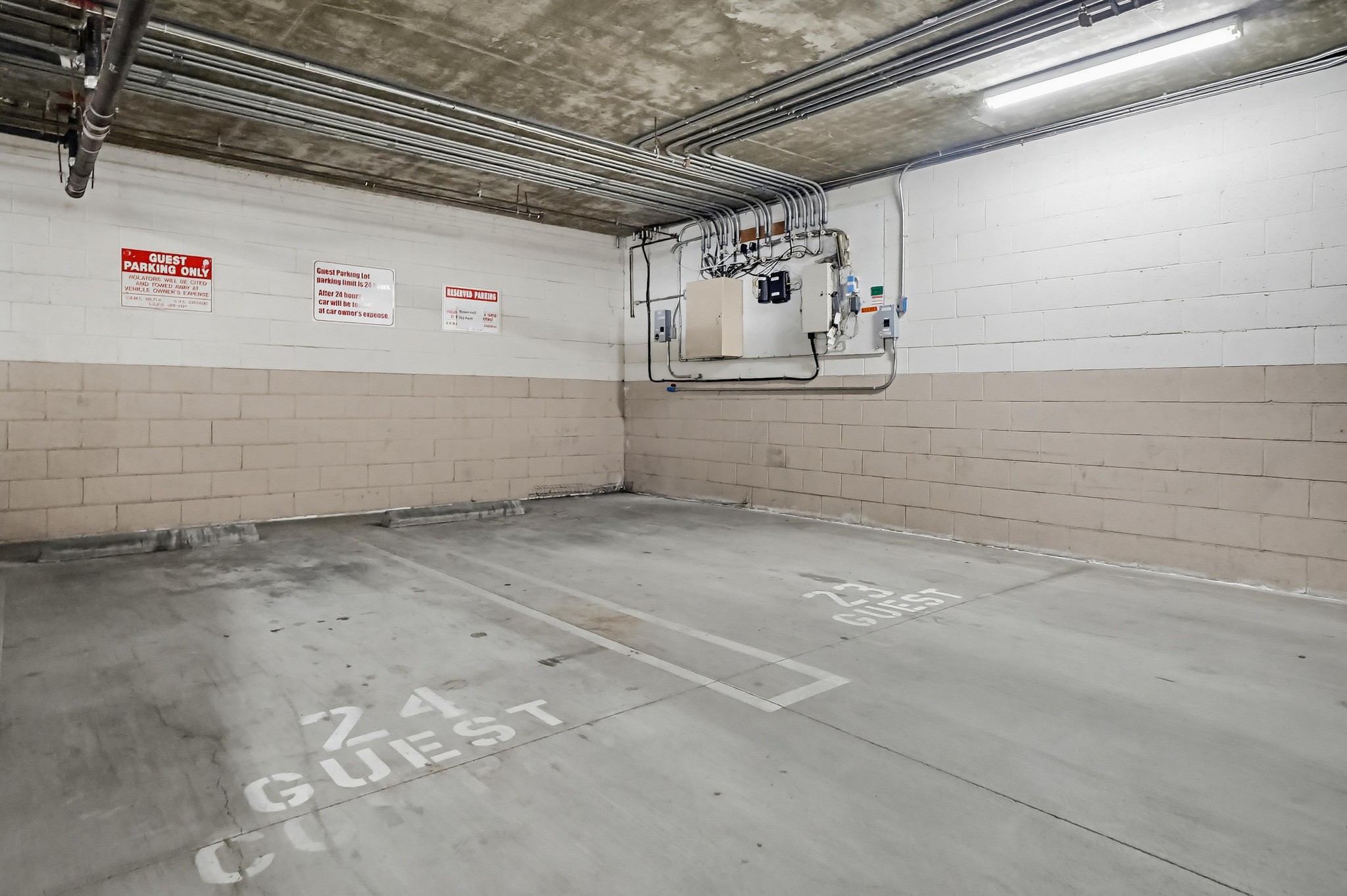 Virtual tour photo 66 of 70 for 5132 W Maplewood Ave APT 202