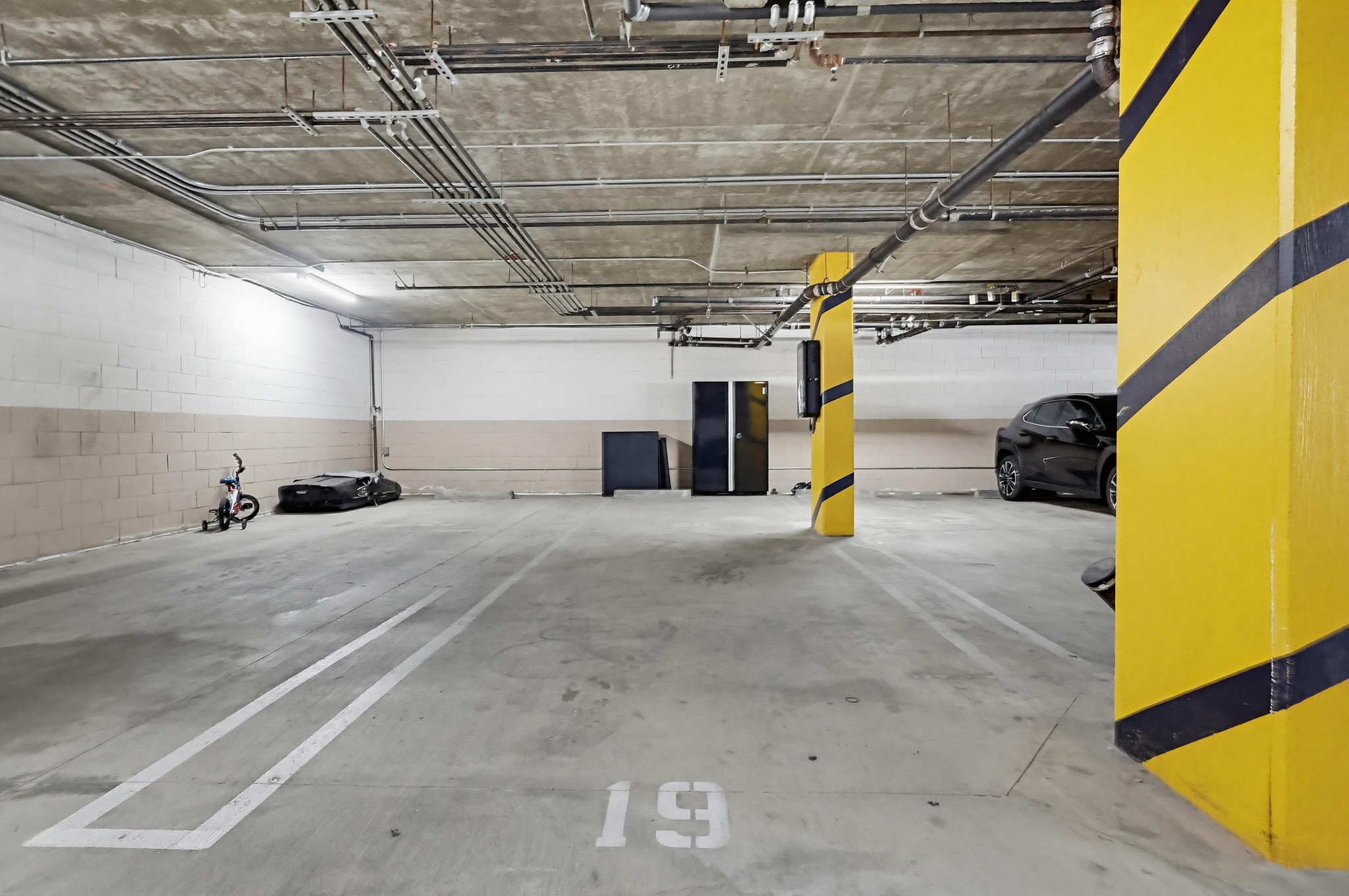 Virtual tour photo 68 of 70 for 5132 W Maplewood Ave APT 202