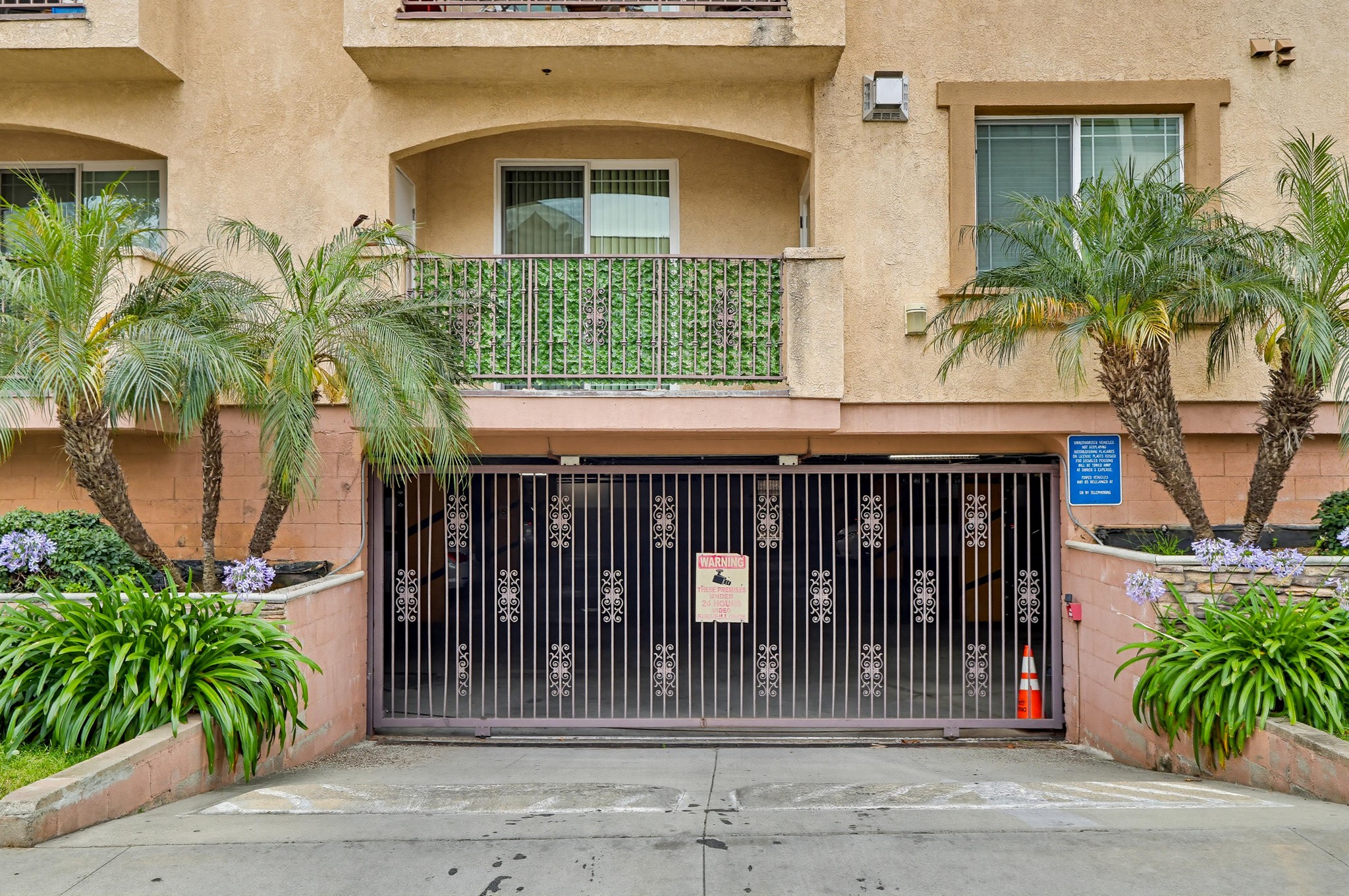 Virtual tour photo 70 of 70 for 5132 W Maplewood Ave APT 202