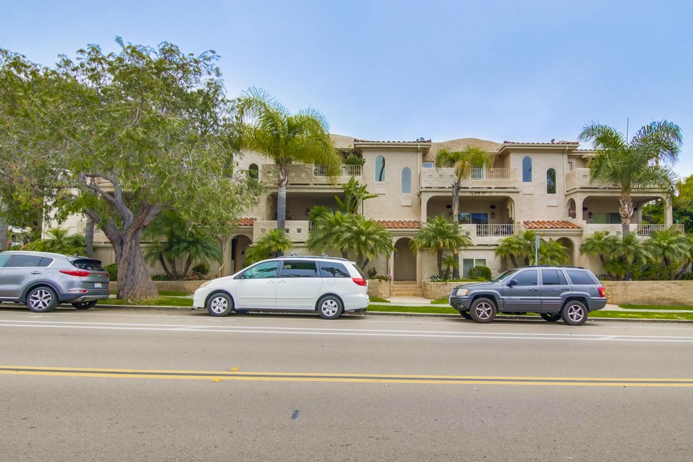Virtual tour photo 1 of 67 for 5133 Cass St