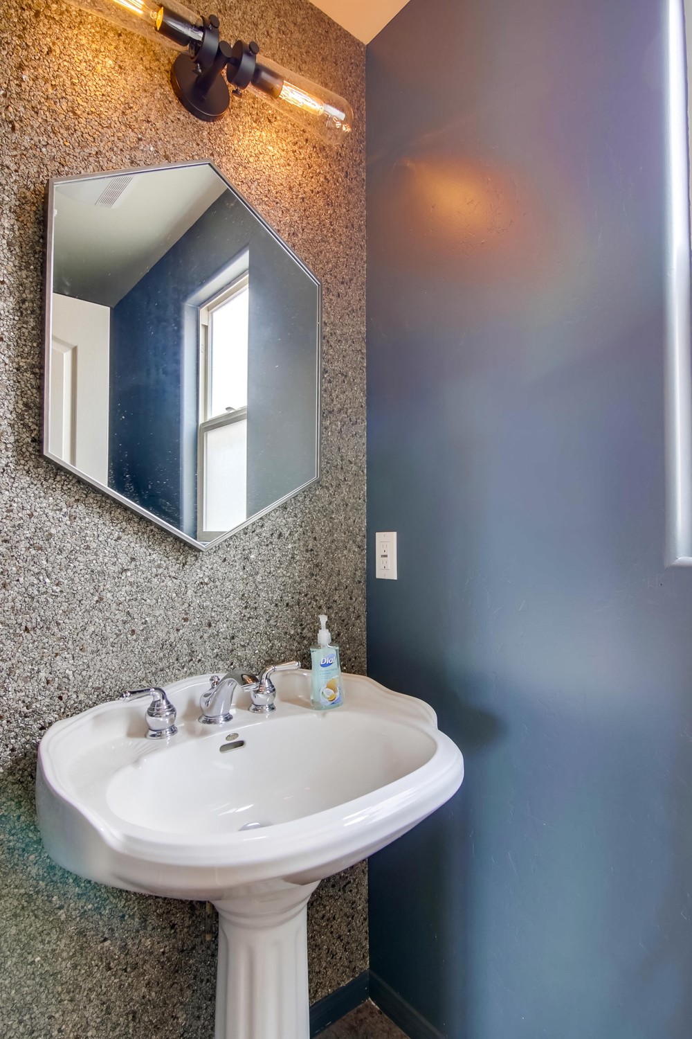 Virtual tour photo 30 of 67 for 5133 Cass St