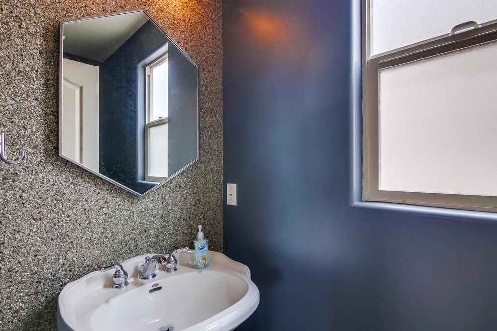 Virtual tour photo 31 of 67 for 5133 Cass St