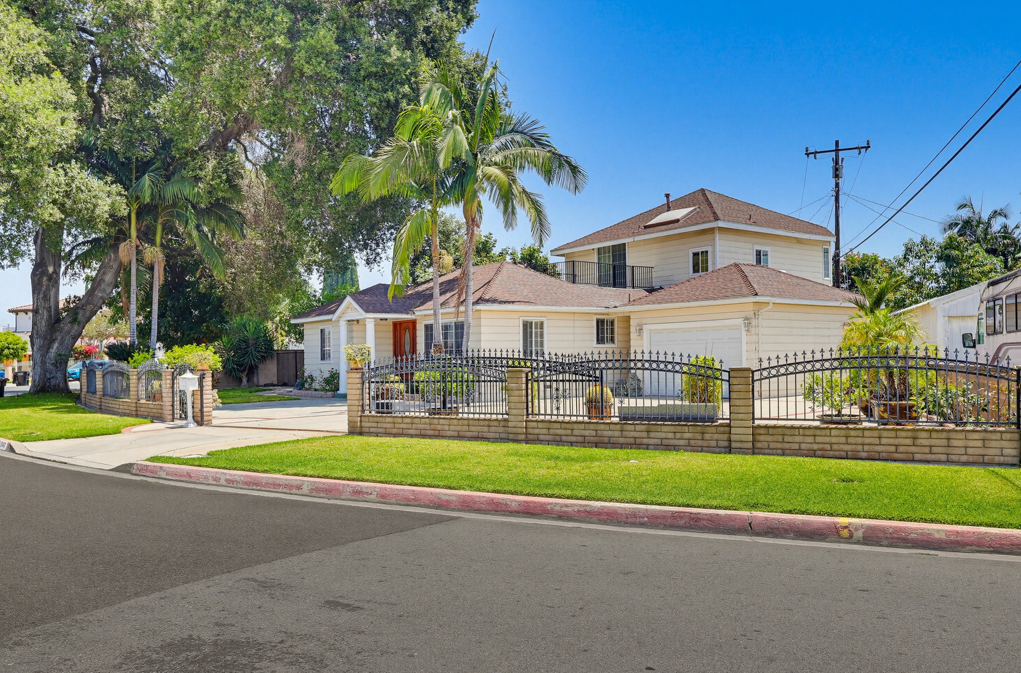 Virtual tour photo 3 of 100 for 5140 Elrovia Ave