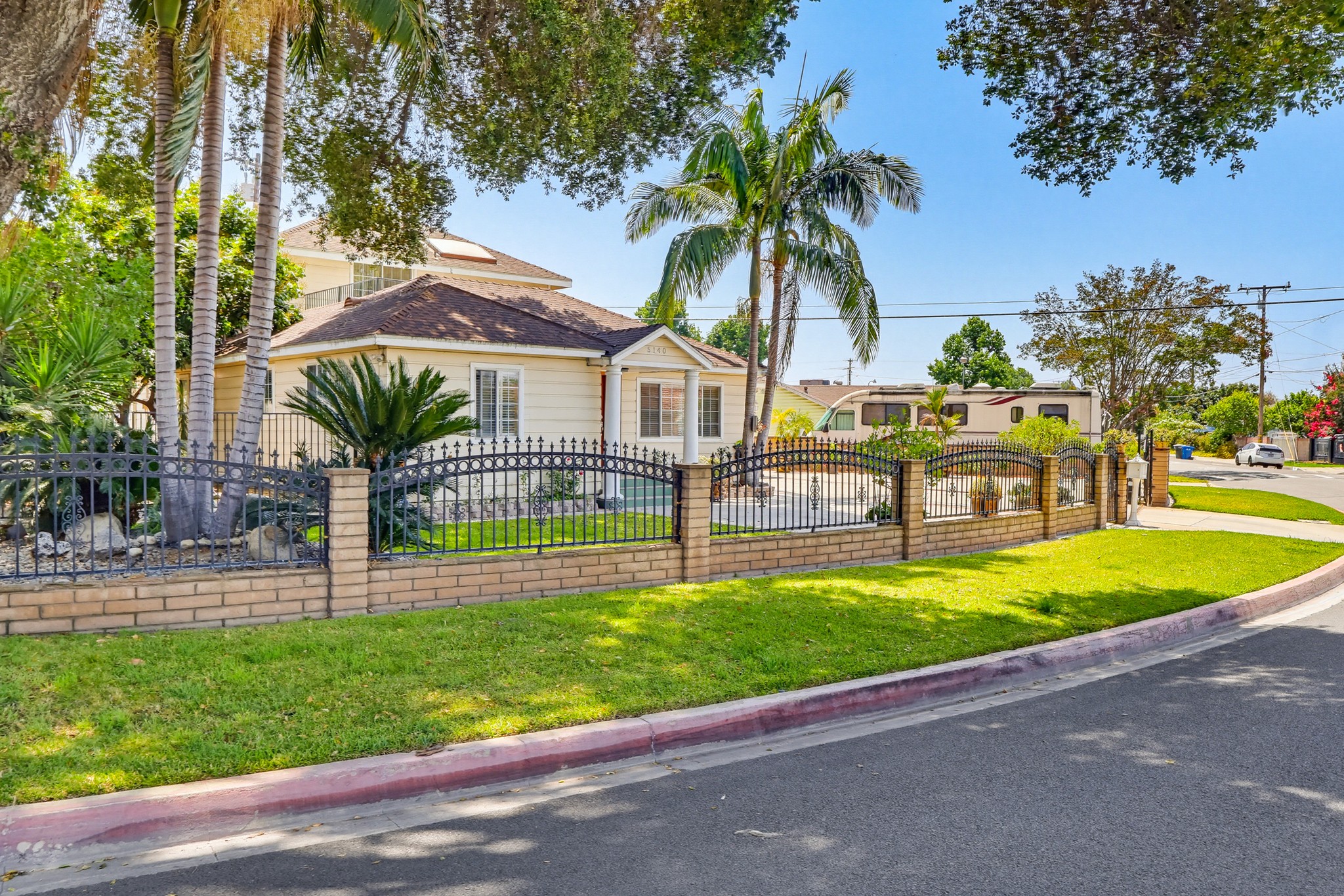 Virtual tour photo 4 of 100 for 5140 Elrovia Ave