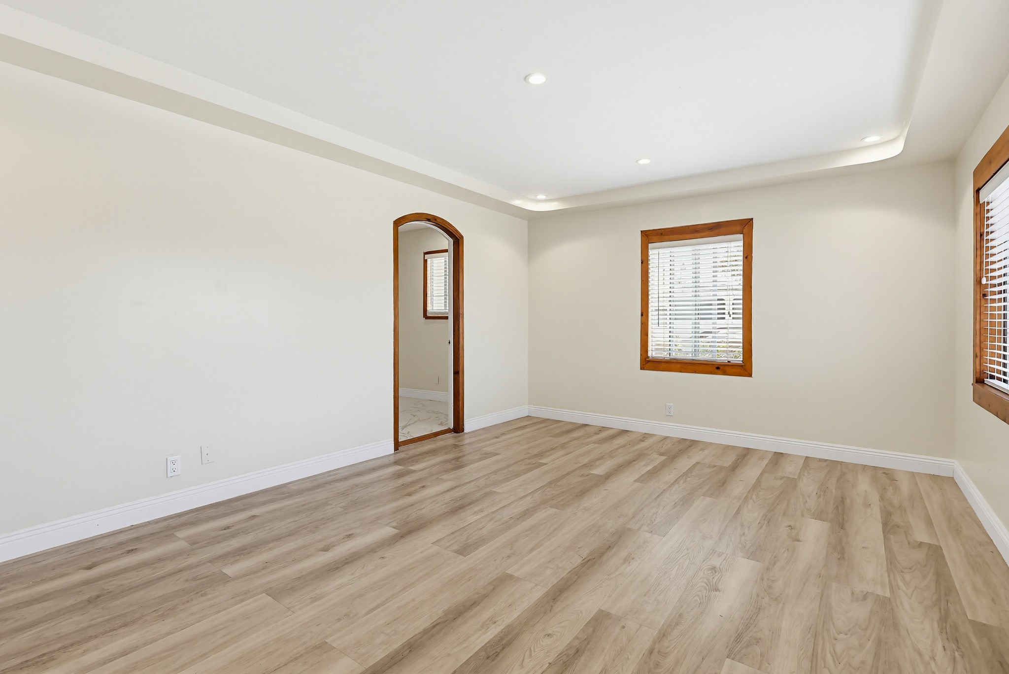 Virtual tour photo 10 of 100 for 5140 Elrovia Ave