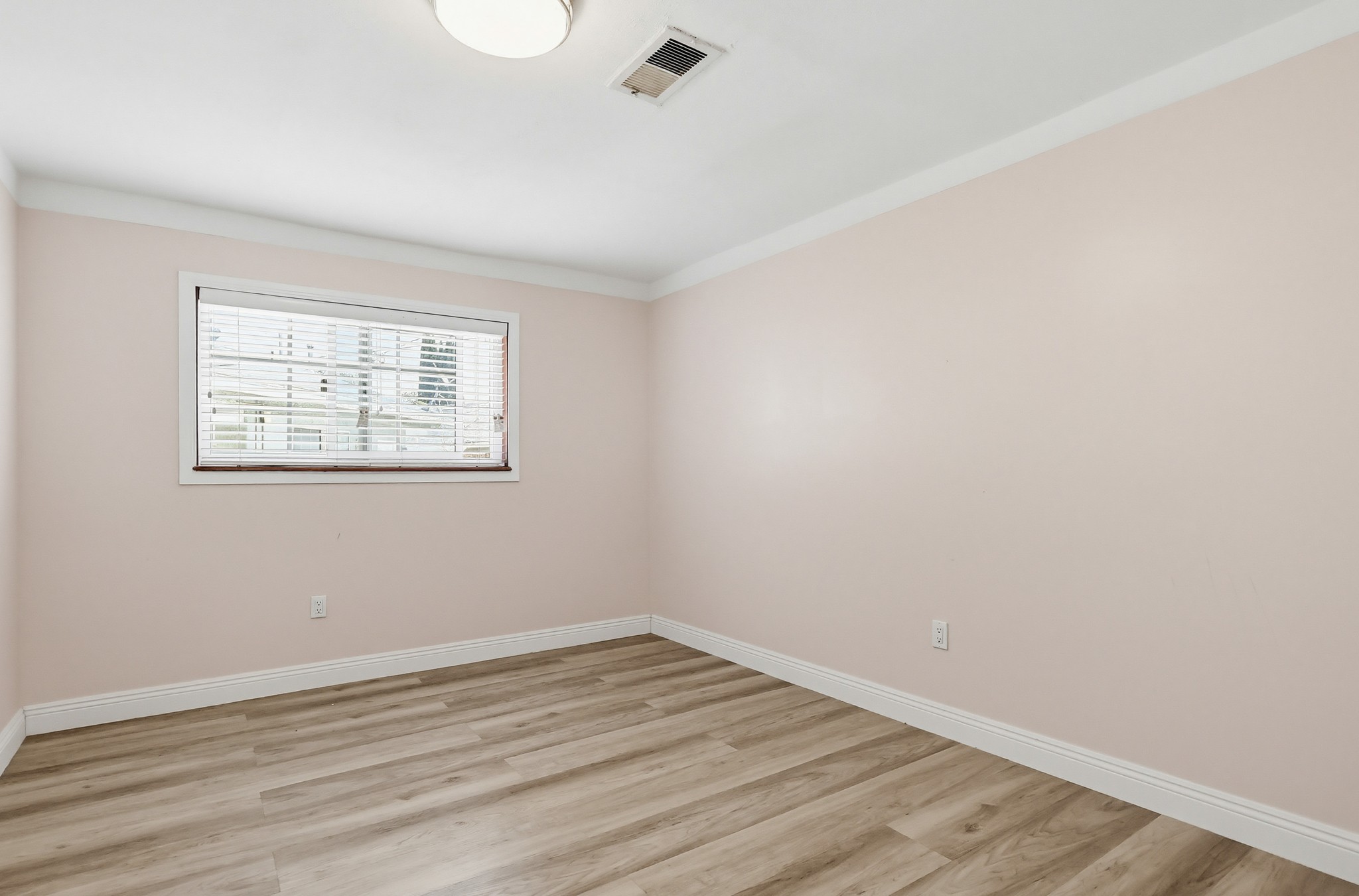 Virtual tour photo 27 of 100 for 5140 Elrovia Ave