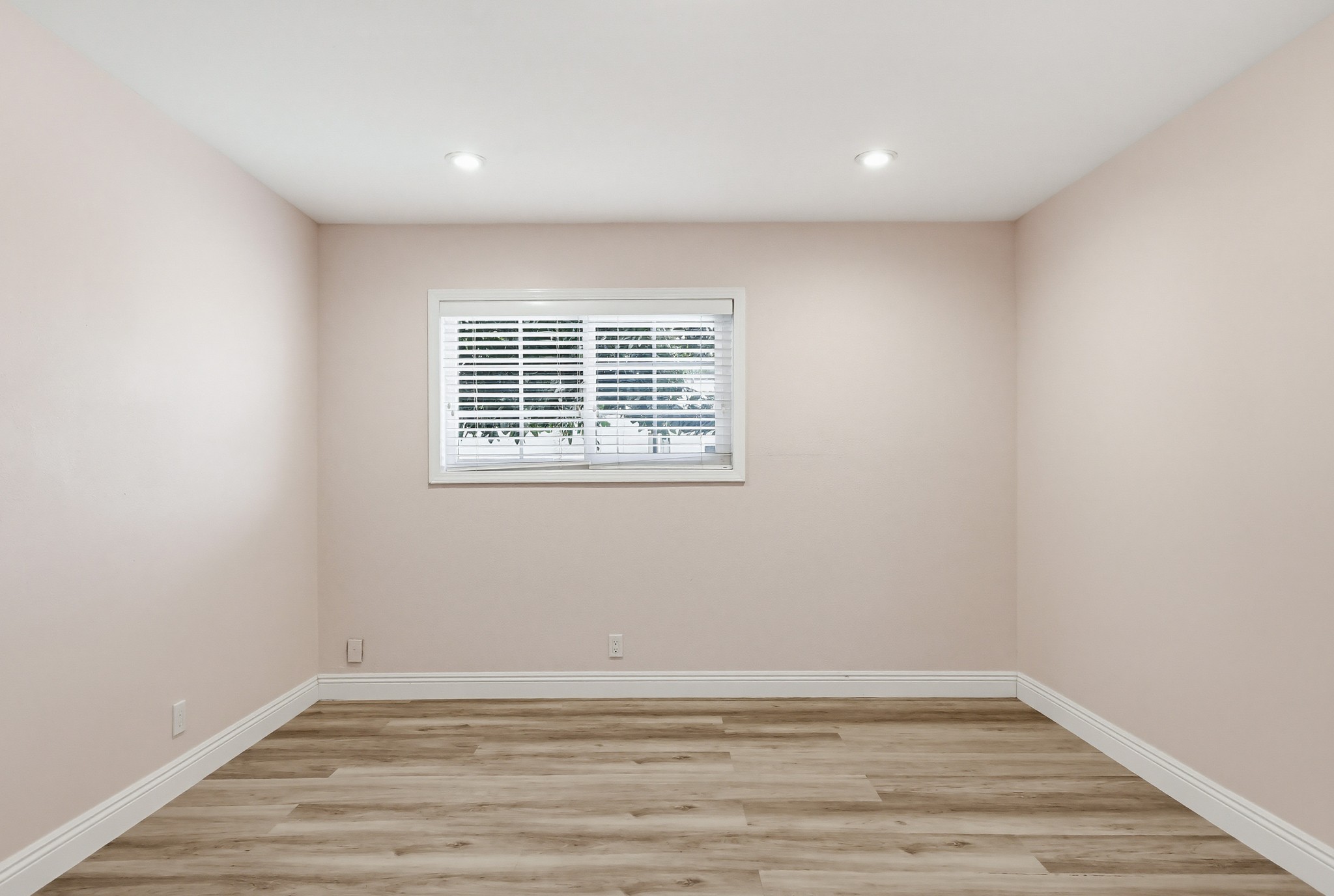 Virtual tour photo 32 of 100 for 5140 Elrovia Ave