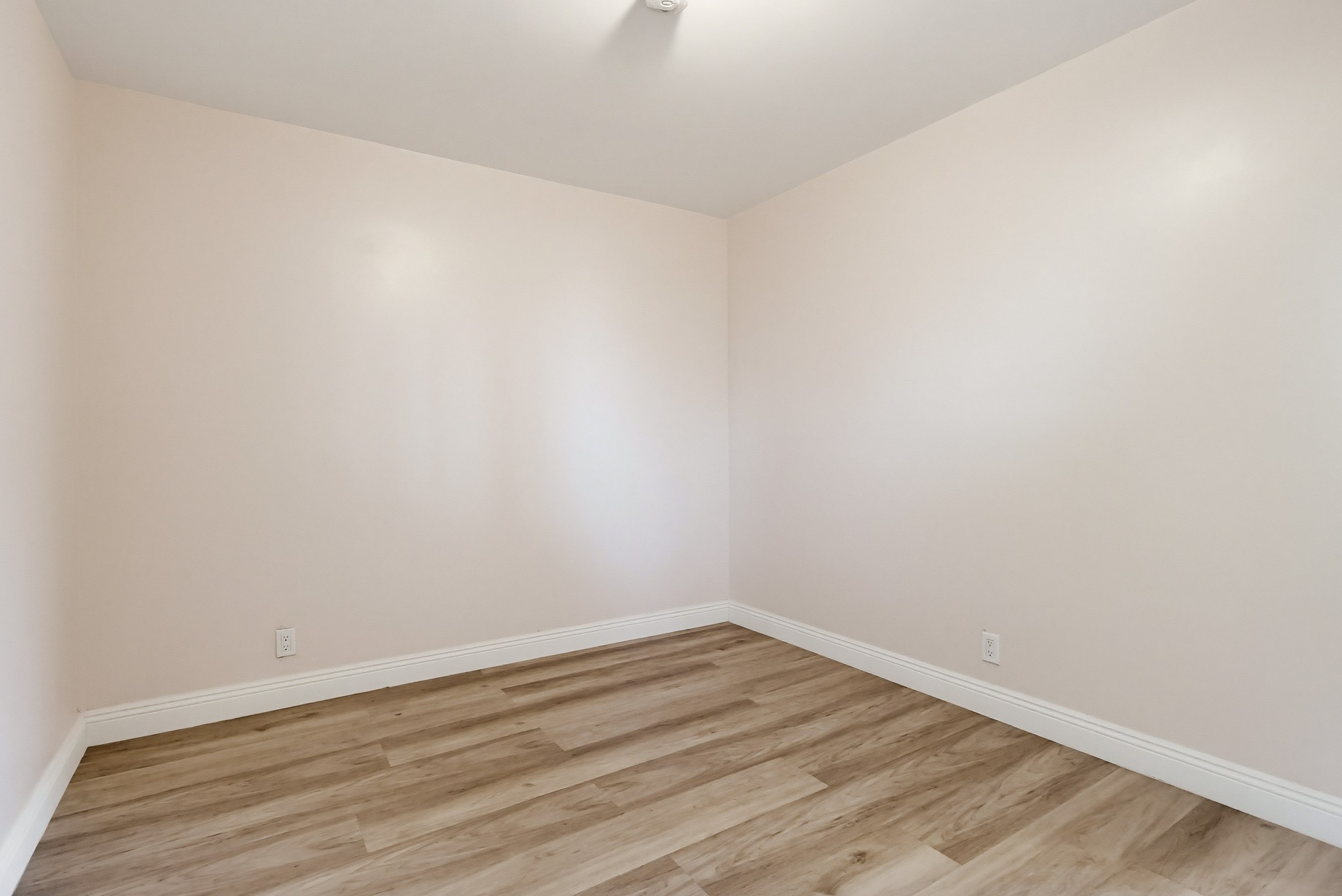 Virtual tour photo 40 of 100 for 5140 Elrovia Ave