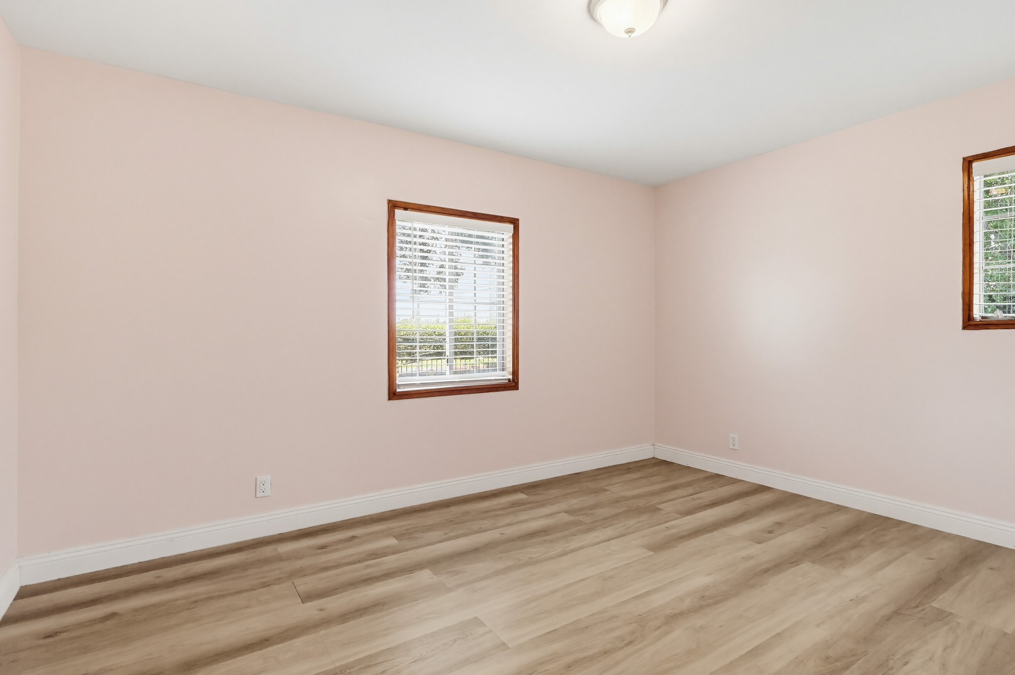 Virtual tour photo 44 of 100 for 5140 Elrovia Ave
